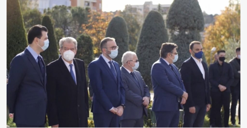 30 vite nga dhjetori ’90, Lulzim Basha dhe Sali Berisha homazhe te shtatorja e Azem Hajdarit në Qytetin Studenti