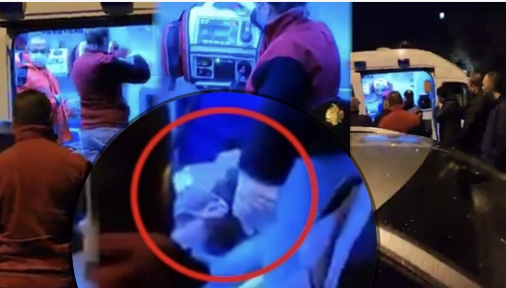 E RËNDË/Policia rreh të miturin pas proteste, e bëjnë për spital; Qytetari: Mjekët i injektojnë adrenalinë për t’i rritur rrahjet e zemrës