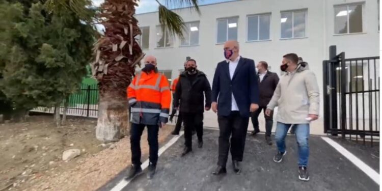 Rama kundër vendimit të KQZ/ Viziton shkollën e rindërtuar në Kavajë