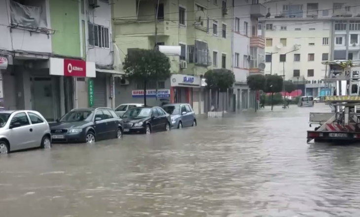 Durrësi vazhdon të mbetet nën pushtetin e shiut