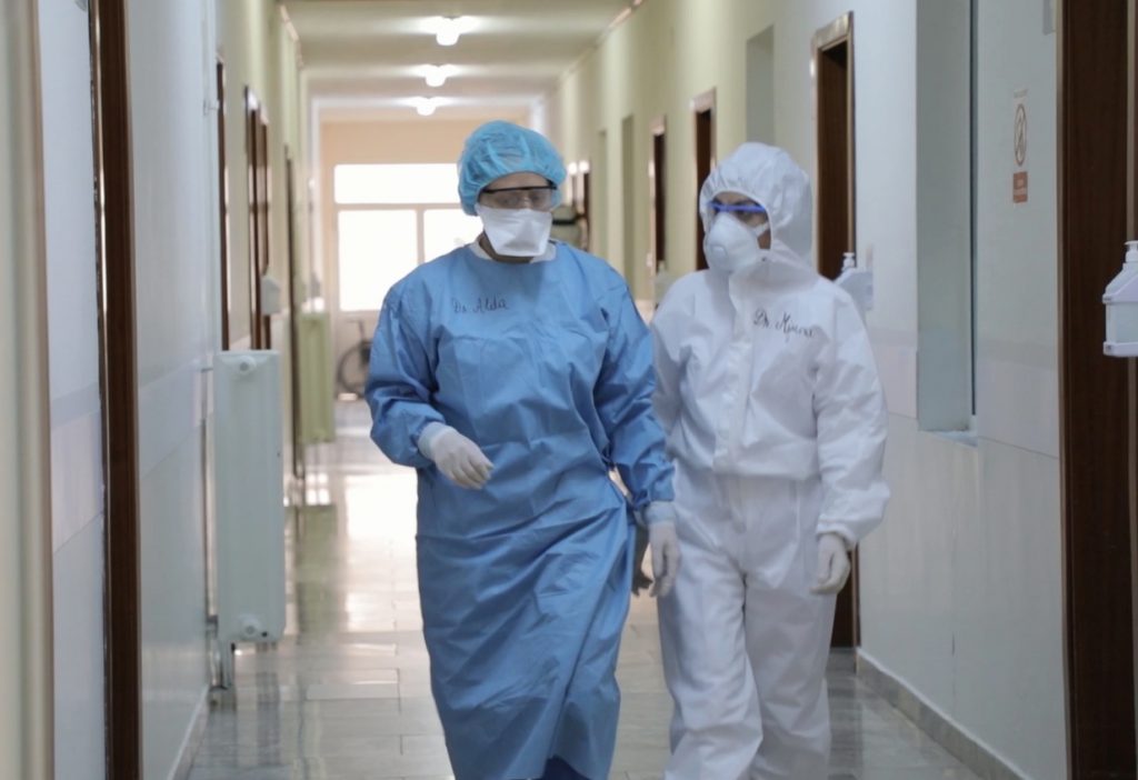 Gjirokastër/ Të prekurit me COVID-19 dalin si zakonisht në qytet