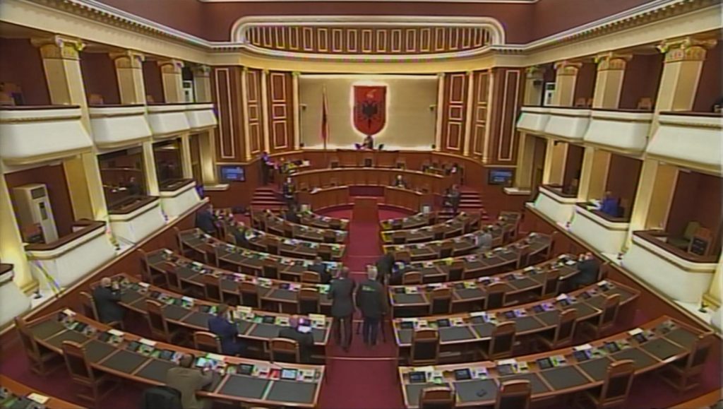 Miratohet Albin Binaj si anëtar i Gjykatës Kushtetuese