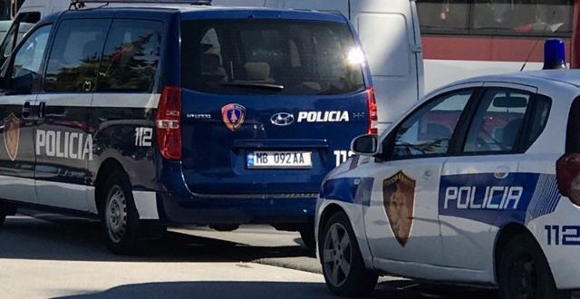 Elbasan/ Një 45 vjeçar qëllon me armë në mënyrë të pakontrolluar
