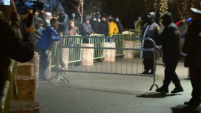 Protesta në Tiranë/ Arrestohet një protestues dhe procedohen penalisht 18 të tjerë