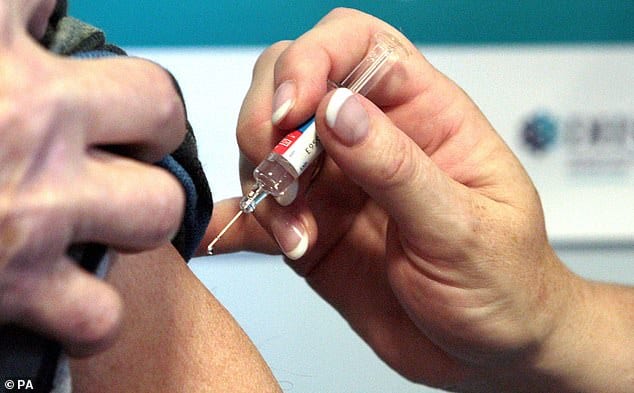 SHBA/ Ankesa për efektet anësore të vaksinës kundër COVID-19