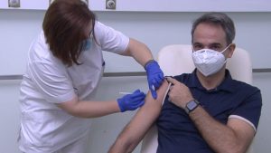 Presidentja dhe kryeministri i Greqisë bëjnë vaksinën kundër COVID19