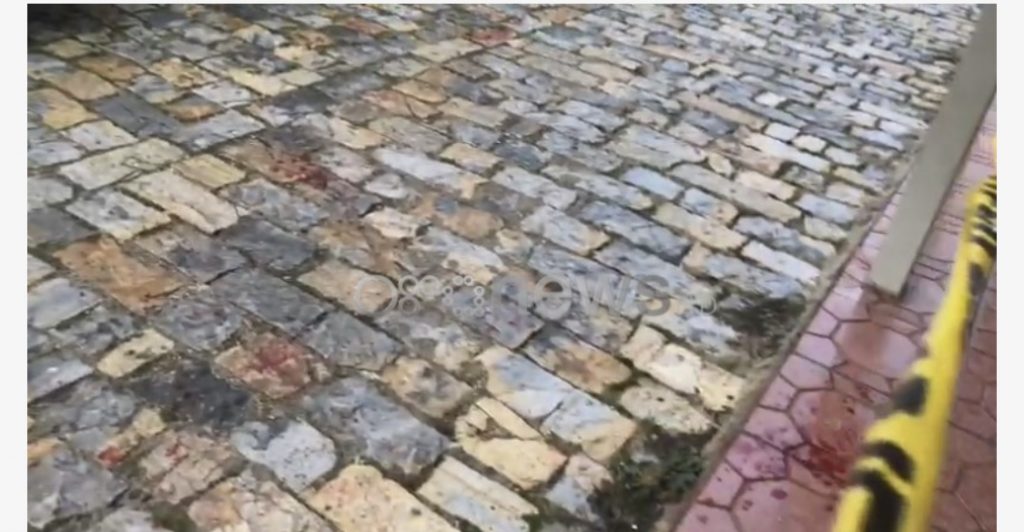 Detaje nga përleshja e grabitësve të armatosur me kambistin në Korçë: Njëri u plagos bashkë me pronarin