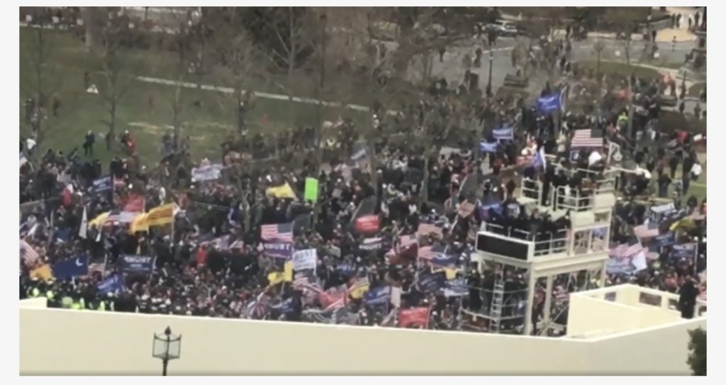 Uashington/ Protestuesit përplasen me policinë, evakuohet ndërtesa e Kapitolit, dyshohet për bombë
