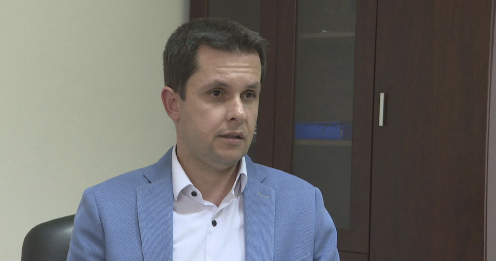 Mjeku Alimehmeti flet për vaksinën Moderna : Vaksina e prodhuar nga Moderna arrin të neutralizojë edhe variantin anglez, edhe variantin afrikano-jugor të koronavirusit