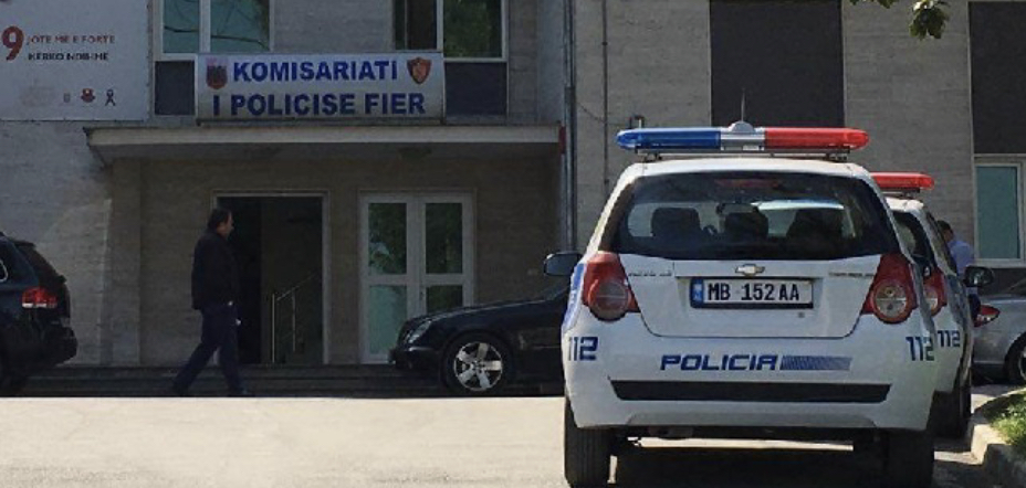 Aksidenti, makina përplas çiftin e bashkëshortëve në Fier