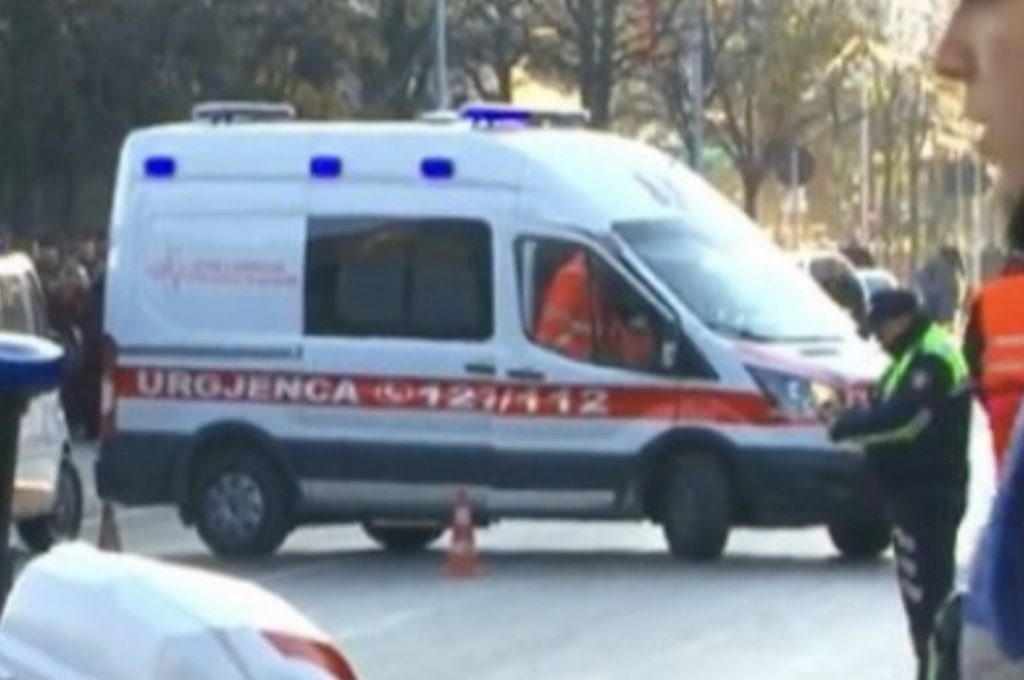 E rëndë, makina përplas për vdekje vajzën 10 vjeçare