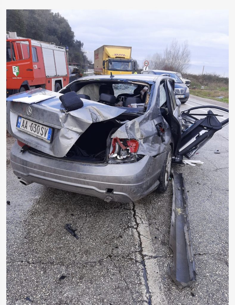 Aksidenti me 6 të plagosur në Elbasan, mes tyre një çift mjekësh