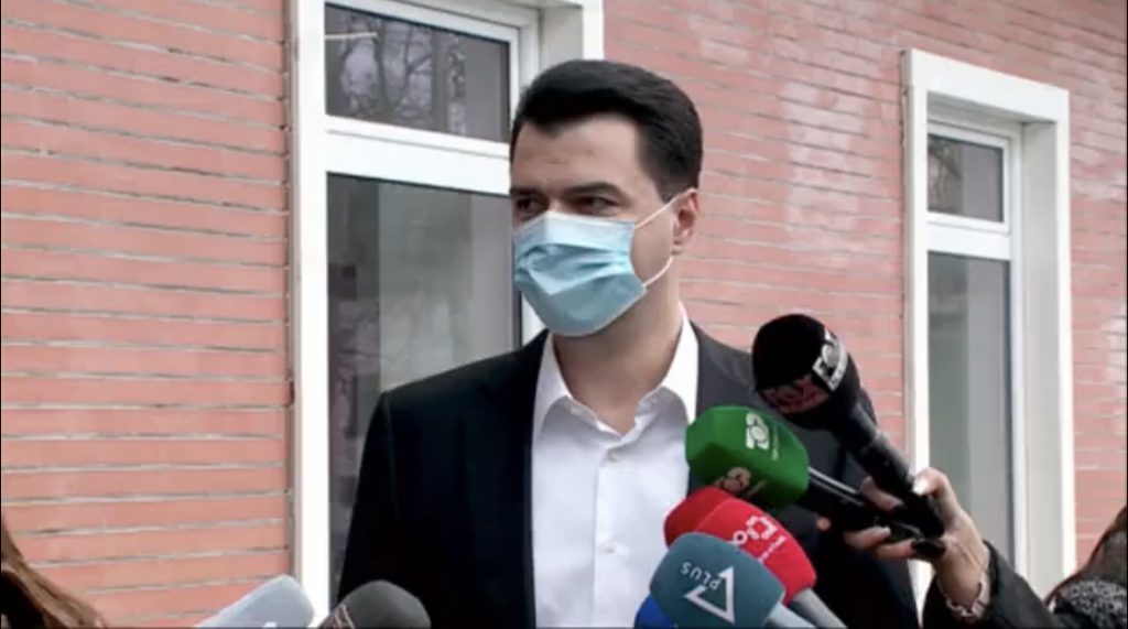 Basha vijon me  akuzat:  Qeveria  ka lënë në mëshirë të fatit shqiptarët