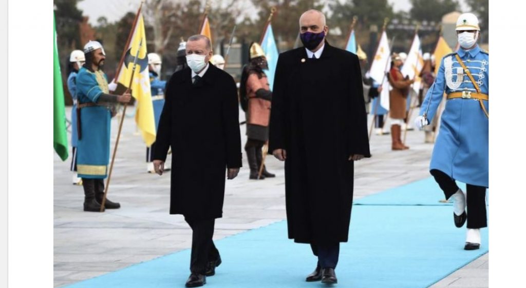 “Dhuratat parazgjedhore të Erdoganit për Ramën”