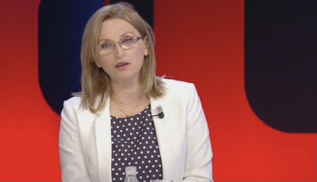 Voltana Ademi: Ndjehem në presion të vazhdueshëm politik