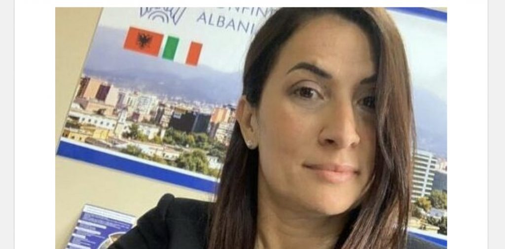 Në foto me Kullat e Veliaj, dorëhiqet presidentja e Industrialistëve të Rinj të Krotones