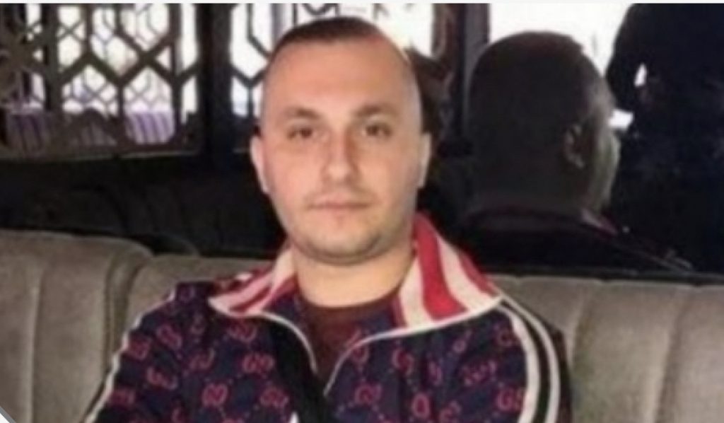 ‘Skifteri’ shqiptar nuk ‘zë mend’, shkon për herë të tretë ilegalisht dhe shëtit me makina luksoze në mes të Londrës