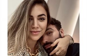Sara dhe Endri tregojnë atmosferën e ndërrimit të viteve me bebin e vogël
