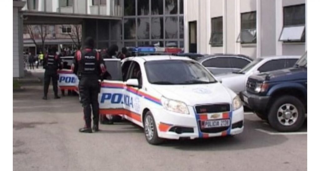 Kishim kokainë në makinë, ndalohen dy të rinj në kryeqytet