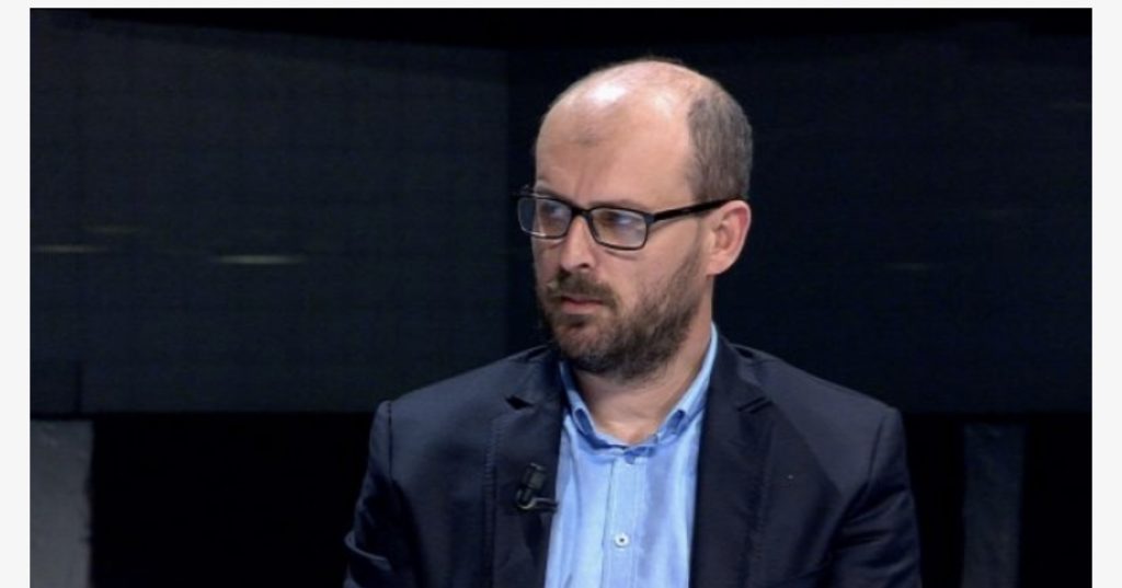 Zv/ministri i Arsimit ka një përgjigje të madhe për investimet në bujqësi: Hap “Google Maps” dhe shiko se sa sera ke në vitin 2020