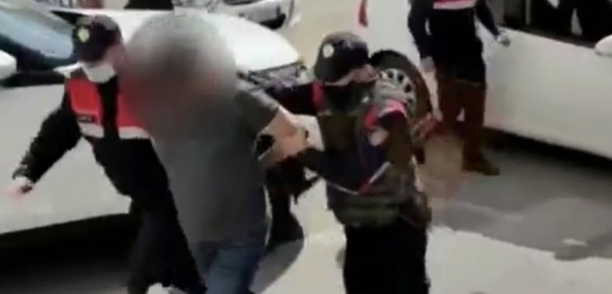 DETAJE nga ikja e 30 vjeçarit nga Komisariati në Tiranë: Shoqërohej nga një polic, sa i hoqën prangat…