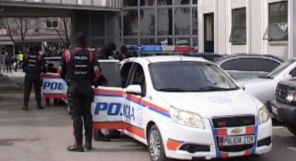 Shoqërohet në polici 24-vjeçarja, dyshohet se abuzoi seksualisht me të miturën