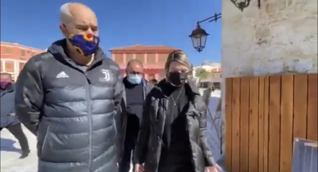 Rama shet pordhë syfyri  për të blerë vota
