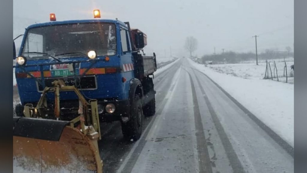 Dêbora bllokon rrugët në  vend