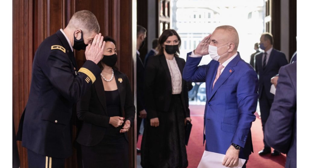 Presidenti i Republikës  Meta flet pas takimit në  presidencë: Diskutuam së bashku lidhur me stërvitjen ushtarake të koduar “Defender Europe 21”