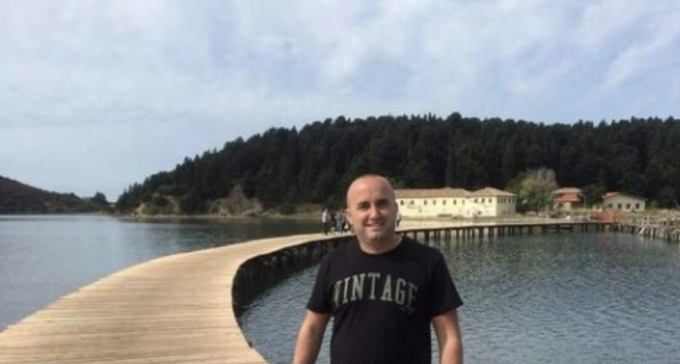 I riu vdes nga COVID-19  pasi ishte intubuar