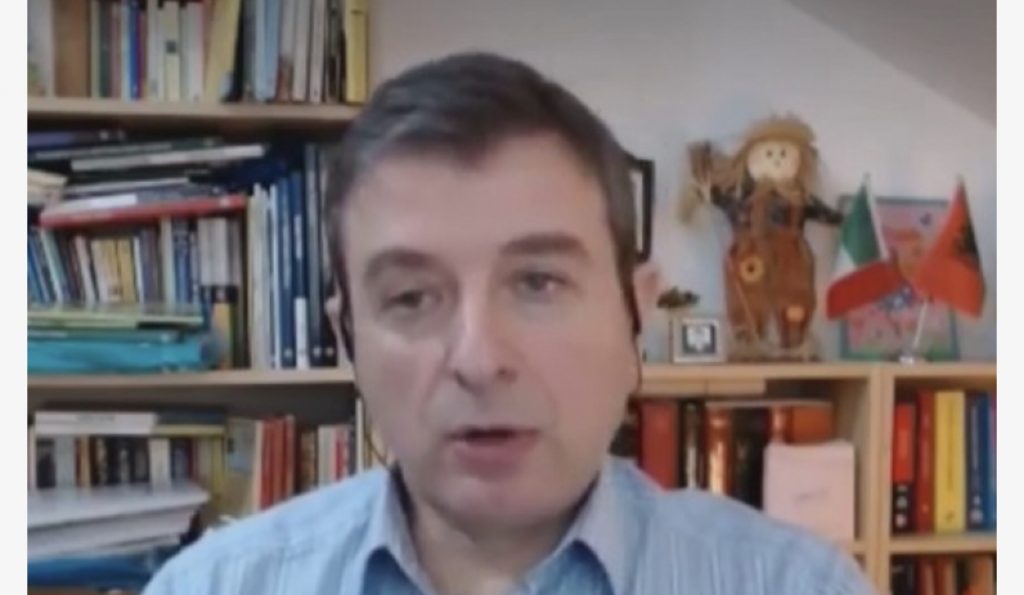Mjeku: Nuk respektohen rregullat, restiorantet dhe kafenetë janë plot