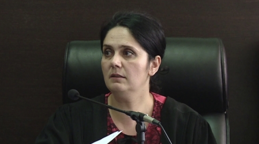 Arrestimi i gjyqtares Enkelejda Hoxha, gazetarja: Ka dyshime se kemi të bëjmë me një grup kriminal