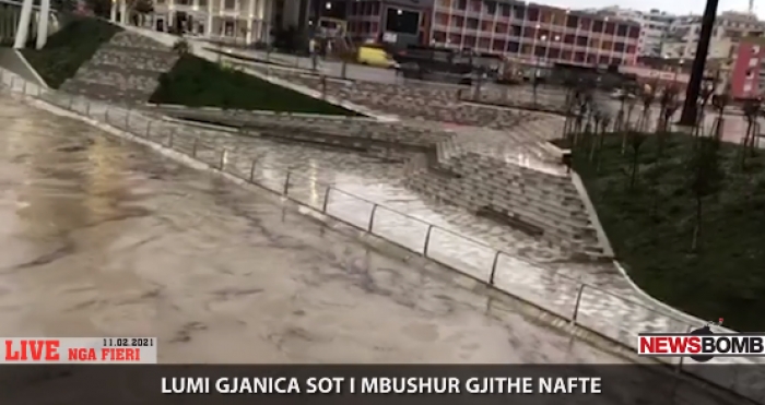 Pamje të trishta, lumi Gjanica i mbushur gjithë naftë