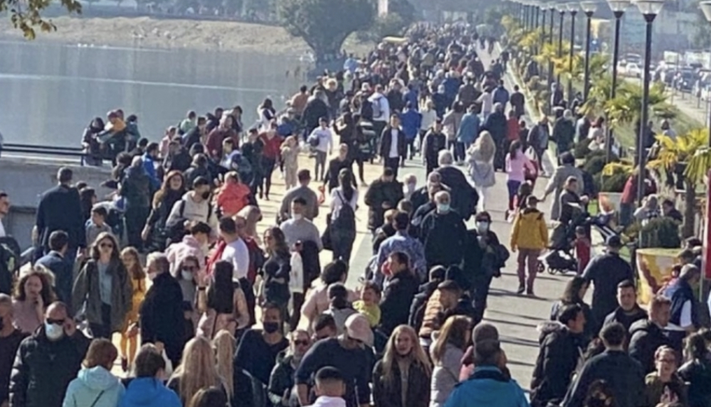 Këshilla e epidemiologut Muja: Vatrat kryesore të infektimit janë në familje, të verifikohen personat që duhet të jenë në izolim
