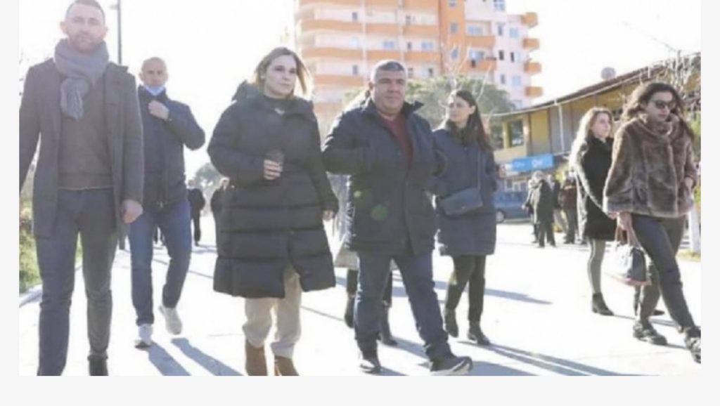 E quajti trafikant droge, kreu i LSI në Divjakë i kthen përgjigje Braçes: Palaço i rilindjes! Ku ishe deri dje kur votoja PS-në?