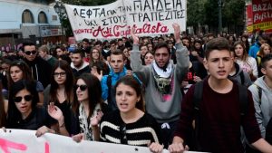 Protesta masive në Greqi, studentët dalin kundër ligjit për policinë në universitete
