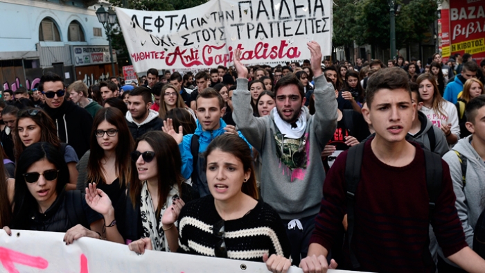 Protesta masive në Greqi, studentët dalin kundër ligjit për policinë në universitete