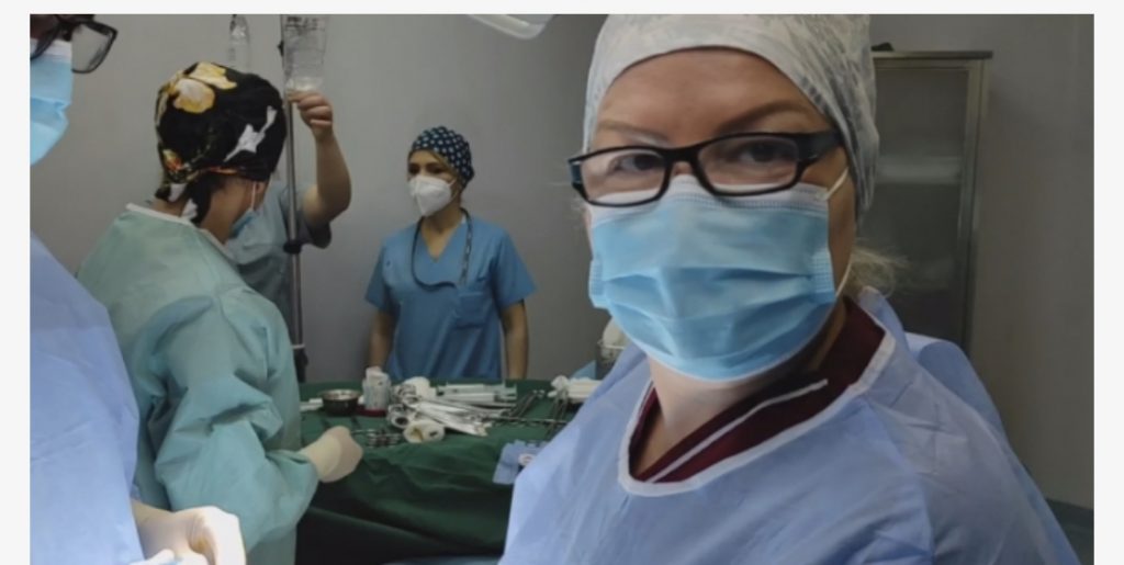 Kirurgia e njohur reagon ashpër për vaksinimin e mjekëve: Po ne të spitaleve private kur do vaksinohemi?