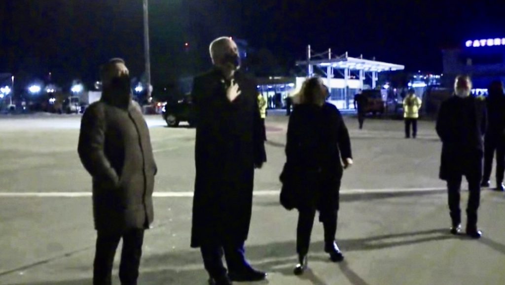 Mbërrijnë mbi 7000 vaksina Pfizer, Rama, Ahmetaj dhe Manastirliu i presin në aeroport