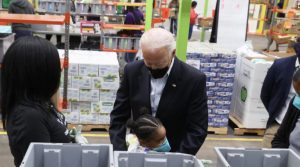 Stuhia e madhe e dëborës me viktima e shkatërrime, Joe Biden mbërrin në Teksas për të parë nga afër dëmet