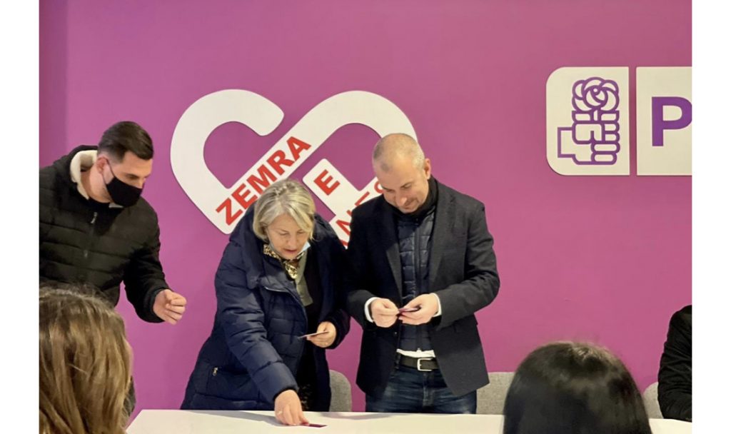 Njësia 8/Mbi 80 anëtarë të LSI kalojnë me PS