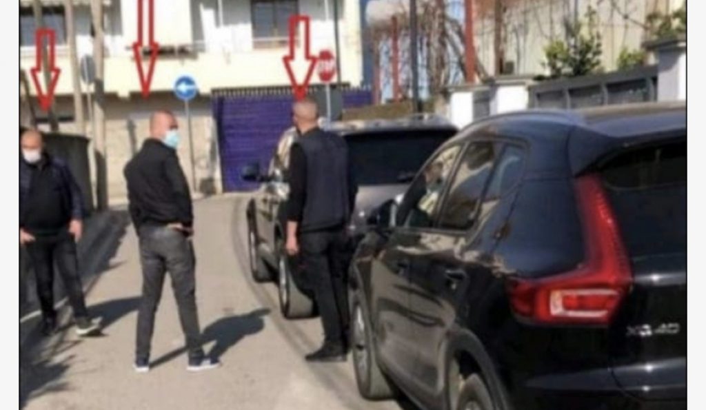Denoncimi i PAA: Shoqëruesit e ministres Gjonaj shpërndajnë legalizime për vota, SPAK të hetojë