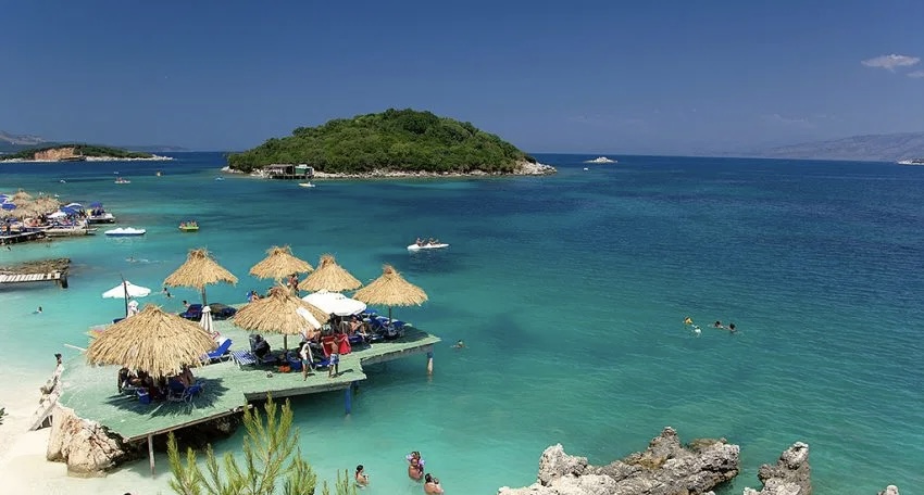 Turizmi humbi 1,1 miliardë euro, shqiptarët ‘kursyen’ 915 milionë euro