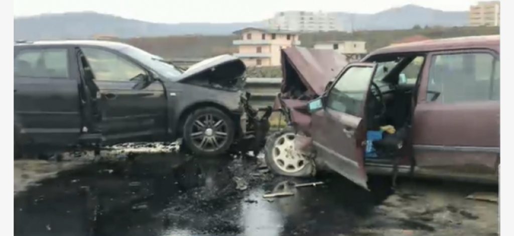 Aksidenti tragjik në Rrogozhinë, identifikohen viktimat, në gjendje të rëndë dhe një fëmijë 10-vjeçar