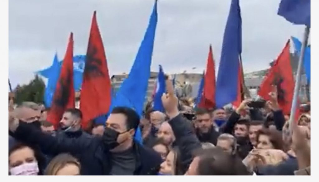 Pritje e ngrohtë në Berat, kreu i PD: Ne, jemi shpresa dhe forca që do bëjmë ndryshimin