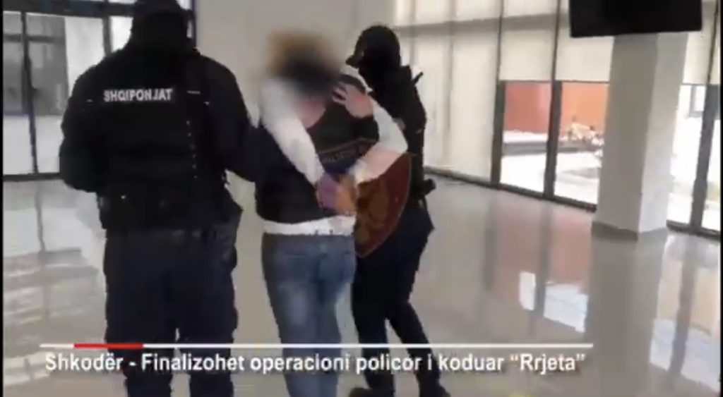 Goditet grupi kriminal në fushën e narkotikëve, katër persona të arrestuar. Policia jep detaje mbi sekuestrimet