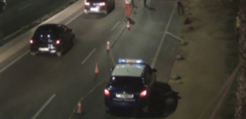 Kamioni përplas qytetarin që po ecte me biçikletë në autostradën Durrës Tiranë.