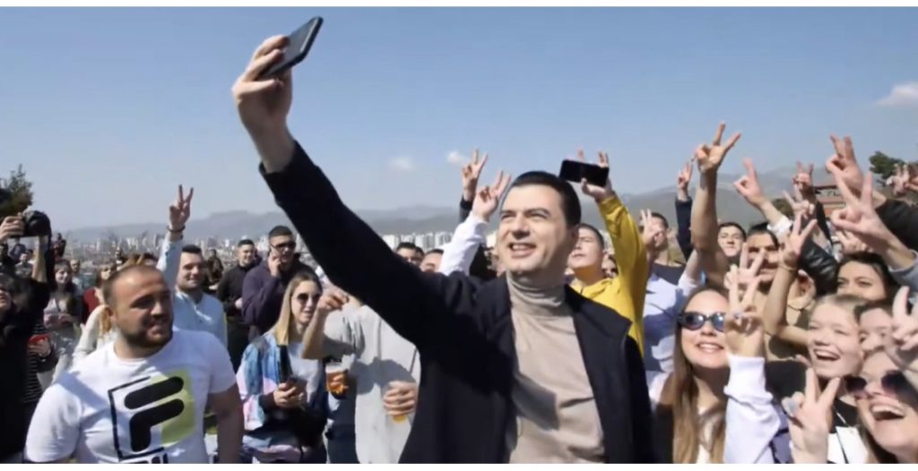 Basha   dhe Bardhi  në Elbasan, takim me të rinjtë