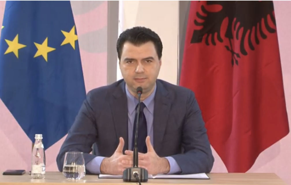 Basha publikon videon: Paga minimale në Shqipëri është më e ulëta në rajon