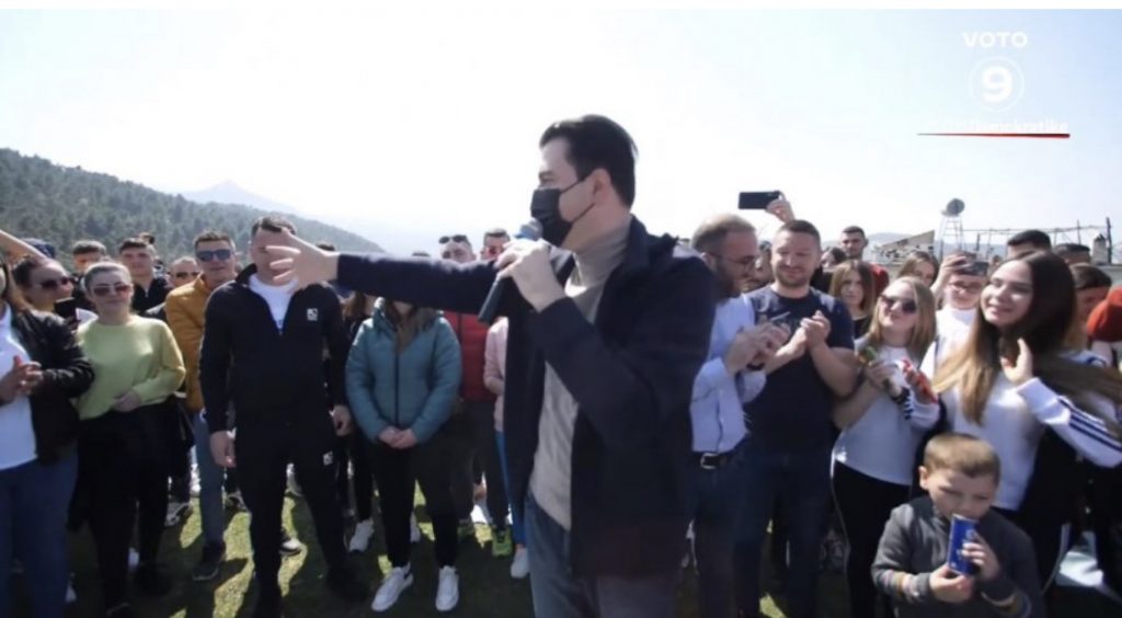 Basha pritet me ovacione në Elbasan: Më 25 prill do të fitojë rinia, punë të mëdha na presin